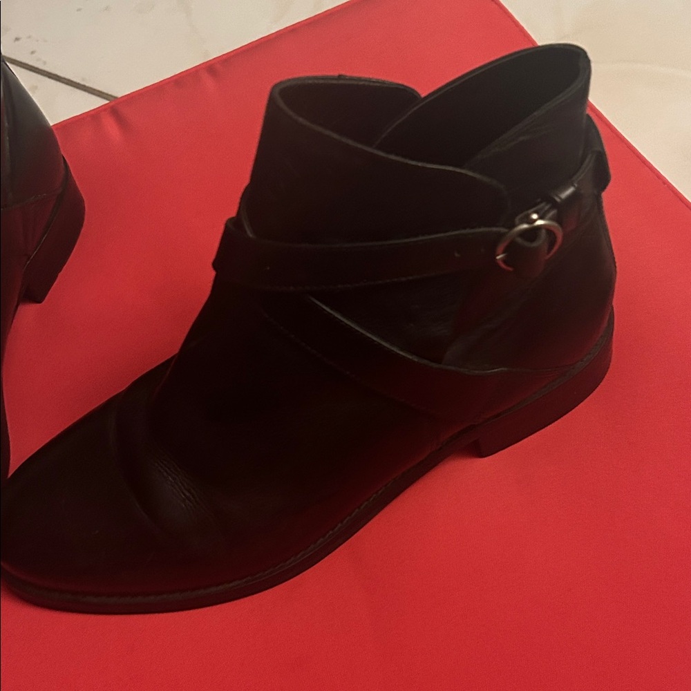 Ariat - Picture 3 of 16